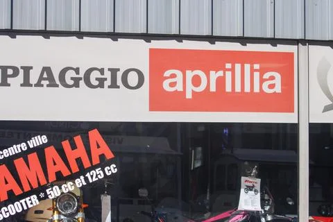 France, 16 August 2024: Storefront of a motorcycle dealership featuring Pia.. Foto stock