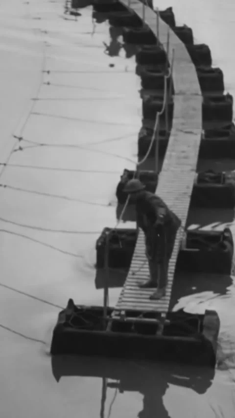 FRANCE - 1918 - US Army Engineers complete a pontoon bridge, allowing soldiers 動画素材 342844796