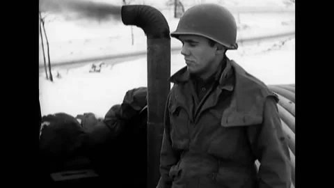 FRANCE - 1944 - General Patch inspects shelter and talks to soldiers near 스톡 동영상 296694360