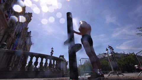 France breaks its record for the hottest dawn temperatures ever recorded, París, Vídeos de archivo 337661164