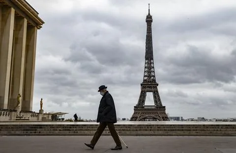 France goes into second lockdown and heightens security due to terror threat lev Stock Photos