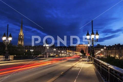 France, Nouvelle-Aquitaine, Bordeaux, Cailhau Gate, Incidental people and cars Stock Photos