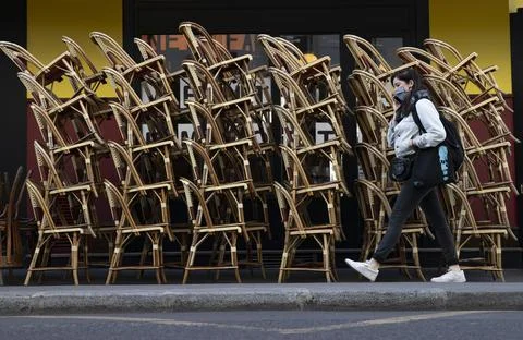 France sets mid-May objective for bar cafe and restaurant reopening, Paris - 19  Stock-Fotos