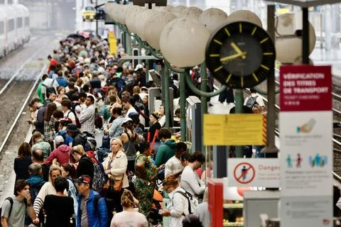 France's train network hit by 'massive attack' ahead of Paris Olympics opening c Stock Photos