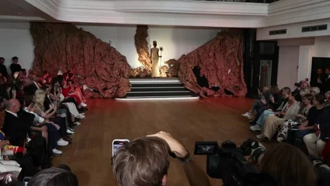 Franck Sorbier presenta su colección de Alta Costura para la temporada otoño/inv Stock Footage 312754979