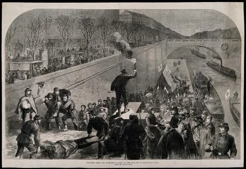 Franco-Prussian War: wounded brought to Paris by canal boats. Wood engravin.. 스톡 일러스트