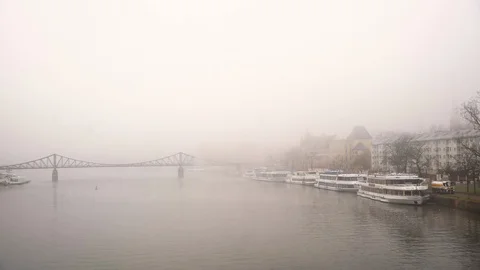 Frankfurt am Main - Eiserner Steg in Fog - Old Iron Bridge - birds flying Stock Footage 120846202