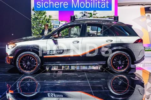 FRANKFURT, GERMANY - SEPT 2019: white black MERCEDES-BENZ GLE 40 Stock Photos