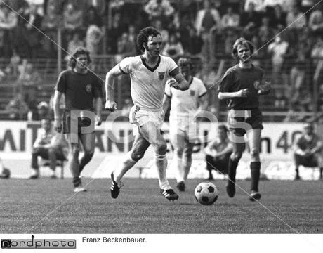 Franz Beckenbauer Der Kaiser Ist Tot Franz Beckenbauer Aus Fortuna D Premium Photo