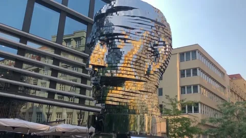 Franz Kafka's head in Prague. Moving sculpture head of franz kafka in prague Video stock 197681679