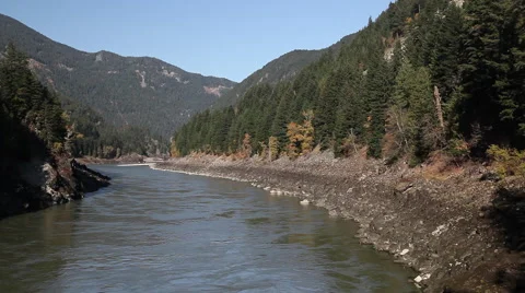 Fraser River with mountains Vídeo Stock 44873588