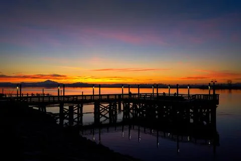 Fraser River Winter Twilight 写真素材