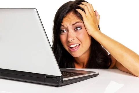  Frau hat Stress am Computer Eine junge Frau hat Stress mit Ihrem Laptop C... Stock-Fotos