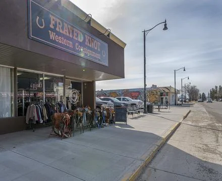 “Frayed Knot" consignment store in Olds, Alberta Stock Photos