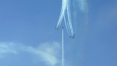 Frecce Tricolori MB339PAN Jets in Split Maneuver 動画素材 344399662