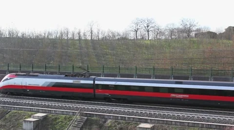 Freccia Rossa train on the railways Video stock 61006447