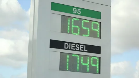 Frederikshavn, Denmark: August 22, 2026: Rising fuel prices on gas station sign 库存影片 343864157