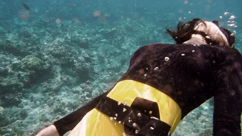 Free diver exploring vivid Stock Footage 90184278