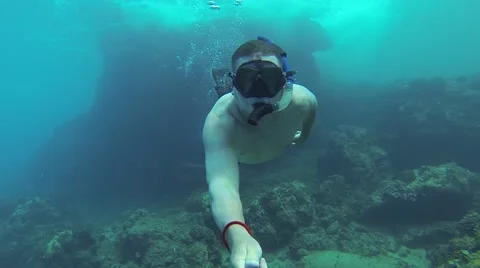 Free Diving Off Maui 스톡 동영상 42880460