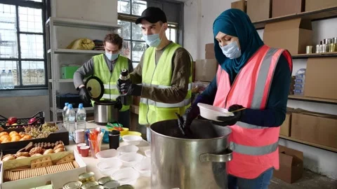 Free iftar support project, is a free feeding program during Ramadan Kareem for Vídeo Stock 276148776