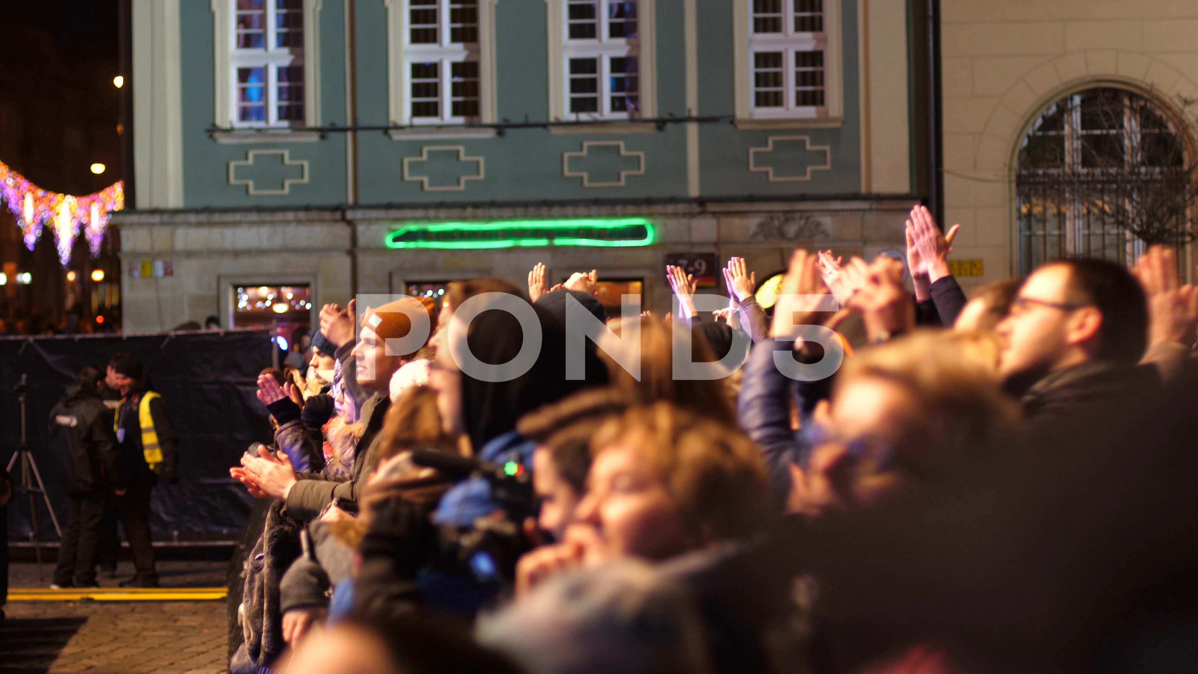 Concert crowd public flashing Can not concert crowd public flashing were