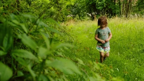Free spirited child exploring nature in her backyard in the Laurel Highlands of Stock Footage 340922251