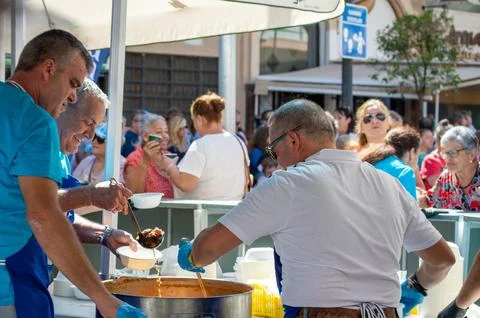 Free testing dinner - Racion de callos dish during San Miguel festival Stock Photos