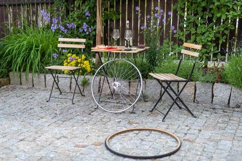 Free time after an active day, bike repair Foto stock