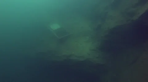 Freediver diving in a quarry 스톡 동영상 24927000