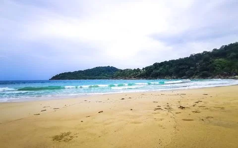 Freedom Beach waves under dramatic monsoon clouds Karon Phuket Thailand. Fotos Stock