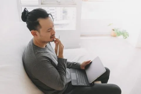 Freelance digital nomad man work online in his room feel bored. Stock-Fotos