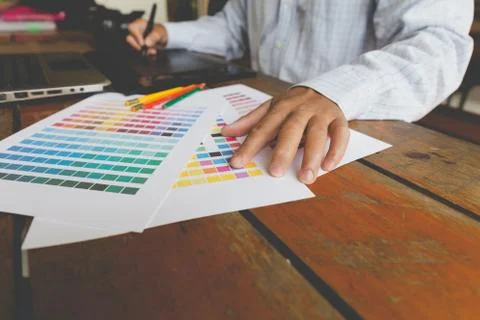 Freelance graphic designer using digital tablet, computer, man working with.. Foto stock