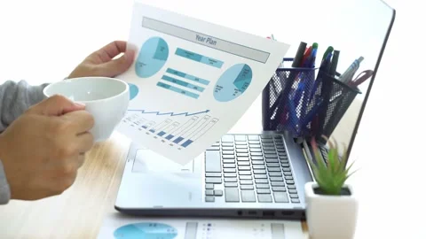 Freelancer drinking coffee and working in office. Stock Footage 145219588