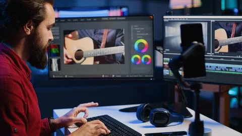 Freelancer filming photo adjusting tutorial, close up Foto stock