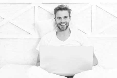 Freelancer man remote working online. Freelance business. Buy online. Home Foto stock