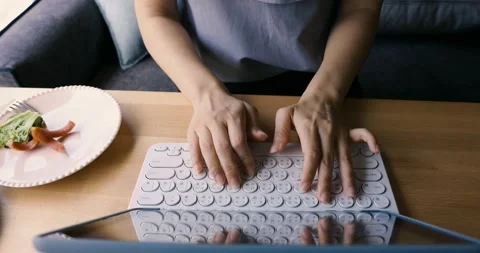 Freelancer working in cafe Stock Footage 195091906