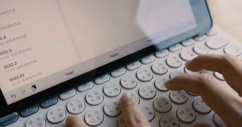 Freelancer working in cafe Stock Footage 195091911