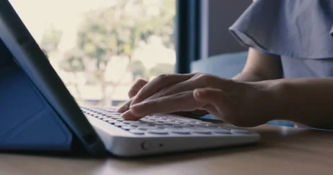 Freelancer working in cafe Stock Footage 195091913