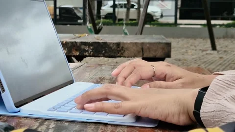 Freelancer working remotely outdoors Stock-Footage 304765854