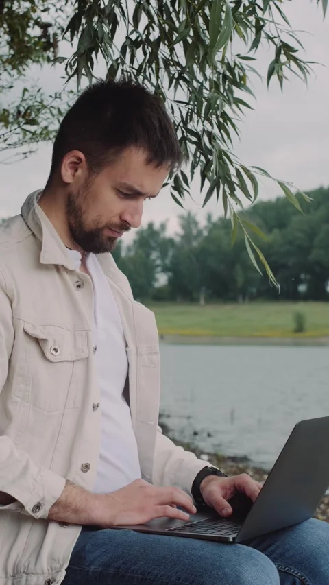 Freelancer working at the river Video stock 291714207