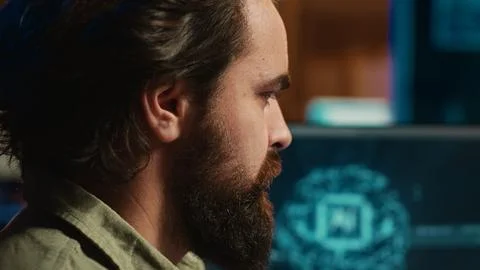 Freelancing system administrator upgrading high tech AI, confused by complexity 스톡 사진