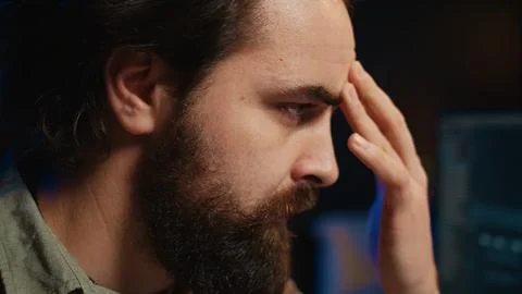 Freelancing system administrator upgrading high tech AI, confused by complexity Foto stock