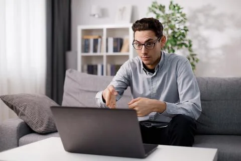 Freelencer using laptop for chat Foto stock