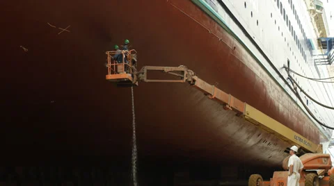 Freeport working under cruise ship Stock Footage 32157024