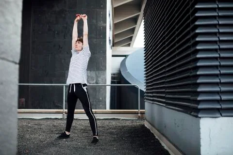 Freerunner Stretching on a Rooftop Foto stock