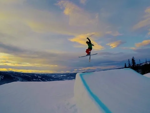 Freeski Bigjumps 360 Tailgrabs Iron Cross Followcam Video stock 100167796