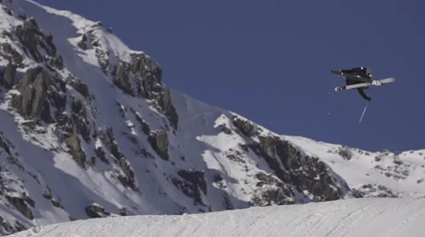 Freestyle jumping.  Big air. Vídeo Stock 36891691