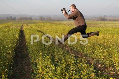 Freestyle photographer in rapeseed field Stock Photos