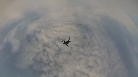 Freestyle skydiving. Video stock 93063668