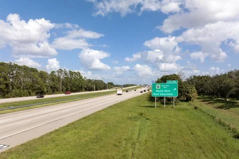 Freeway directional exit sign on interstate road in Florida, USA. I-75 highway Fotos Stock